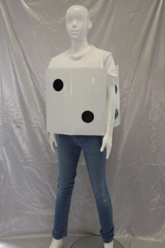 25 cartes,10 règles, 4 dés
pantalon non fourni
ref:4072