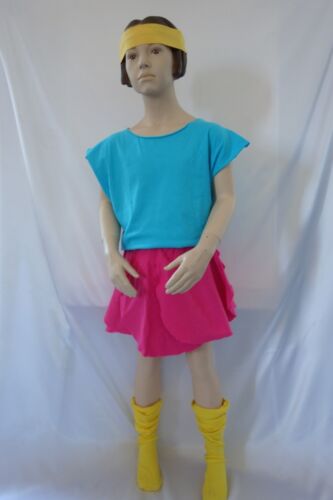 30 costumes
12 manches courtes,
18 sans manches
ref:1049 + 1002 + 4002 + 4101